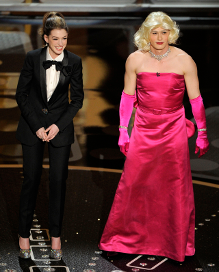 Illustration for article titled Anne Hathaway's Gazillion Different Oscars Gowns